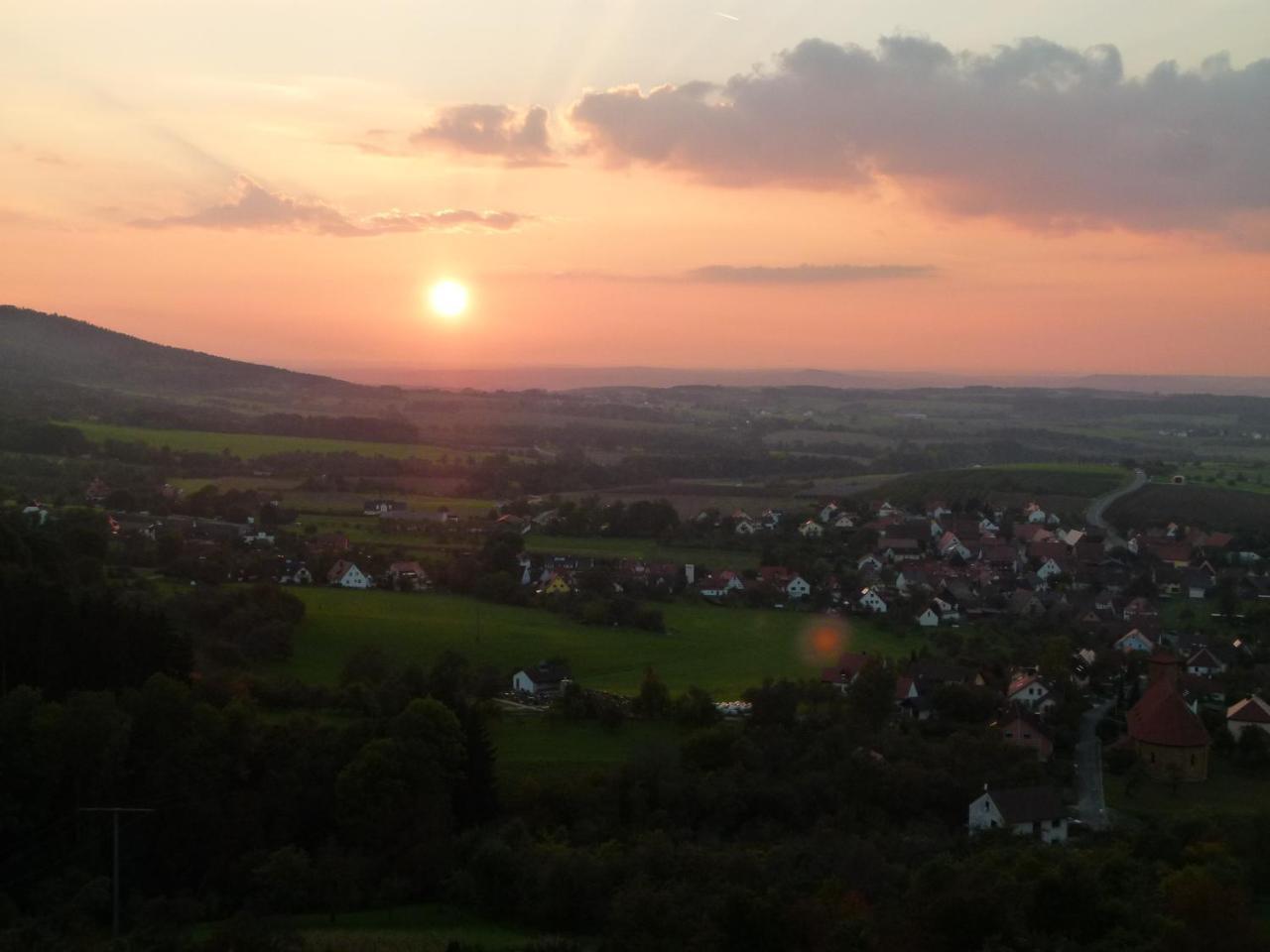 Berg-Gasthof Hoetzelein Kunreuth Bagian luar foto
